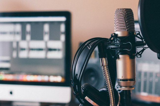 AI Podcast Tools — Start a Podcast Without Recording Equipment (2026)