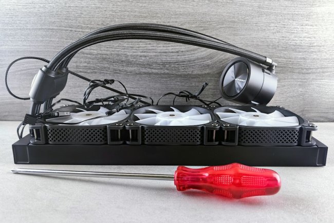 Computer Fan Runs But No Display — 10 Ways to Fix (PC On, Screen Black)